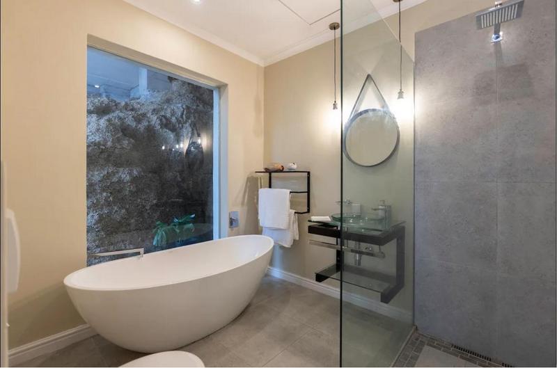 5 Bedroom Property for Sale in Llandudno Western Cape